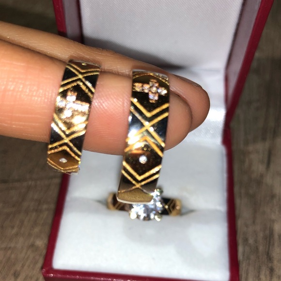 Engagement ring with his&hers wedding band - Picture 3 of 7